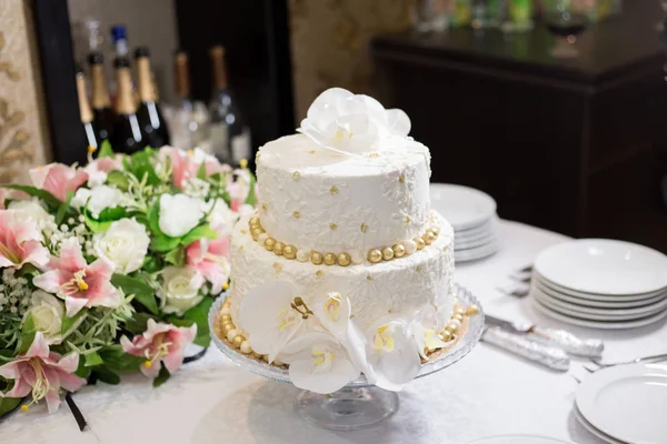 Bir Şenlikte Bir Restoranda Özgün Düğün Pastası — Stok fotoğraf