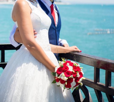 Gelin ve Damat Düğün buket gül tutan