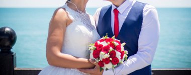 Gelin ve Damat Düğün buket gül tutan