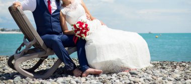 Gelin ve Damat Düğün buket gül tutan