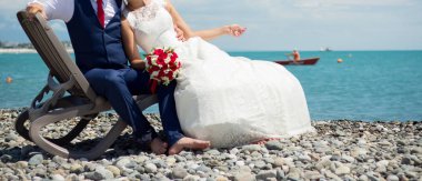 Gelin ve Damat Düğün buket gül tutan