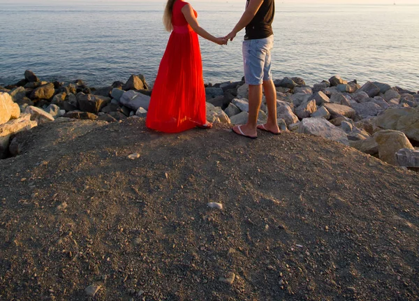 Joven Pareja Feliz Playa —  Fotos de Stock