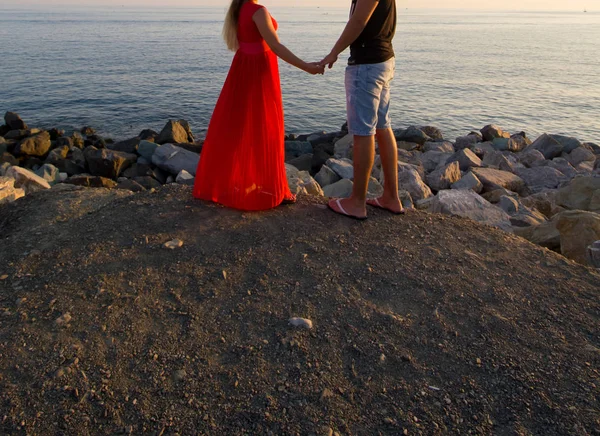 Jovem Casal Feliz Praia — Fotografia de Stock