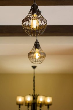 Tavanda Modern Avize yakın çekim