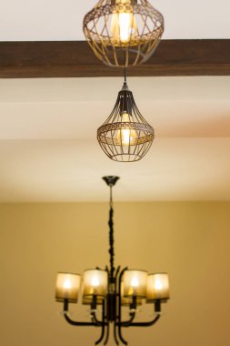 Tavanda Modern Avize yakın çekim