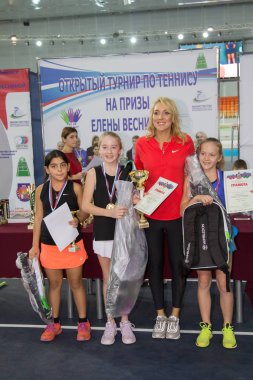 Olimpiyat Şampiyonu Elena Vesnina ödüller için Tenis Turnuvası. Yarışmalar Adler-Sochi arenada kortlarda 2.12.2017 tarihinde gerçekleşti. Rusya 9-15 yaş arası tüm 180'den fazla sporcuların katıldığı