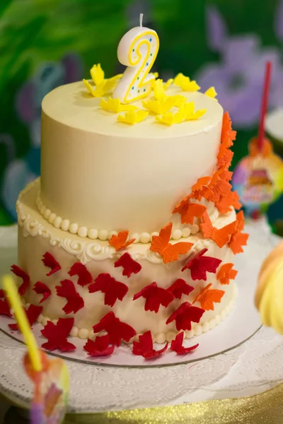 子供の誕生日のケーキ — ストック写真