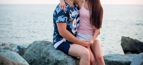 Jovem Casal Feliz Praia — Fotografia de Stock