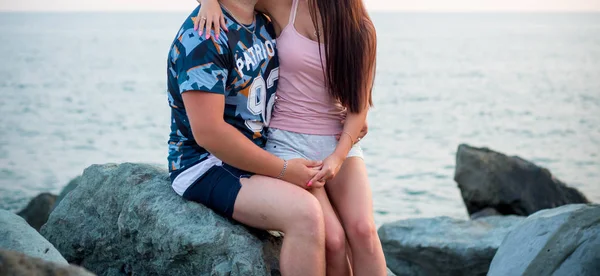 Jovem Casal Feliz Praia — Fotografia de Stock