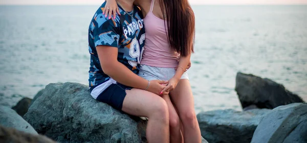 Joven Pareja Feliz Playa — Foto de Stock