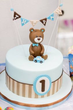 Bir ayı ile ilk Doğum günü için pasta