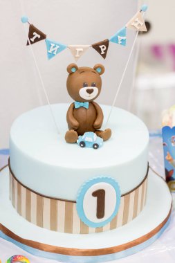 Bir ayı ile ilk Doğum günü için pasta