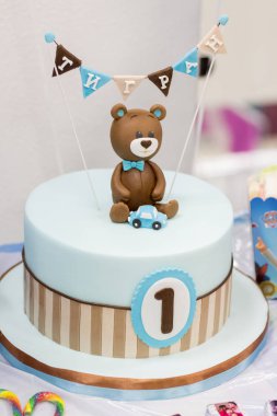 Bir ayı ile ilk Doğum günü için pasta