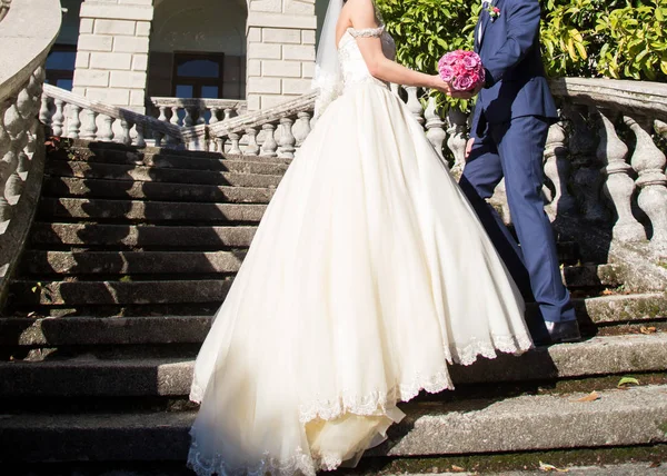 Bride Groom Holding Wedding Bouquet Roses — Stock Photo, Image