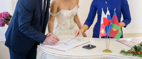 Registrazione Solenne Del Matrimonio Nel Palazzo Matrimonio — Foto Stock