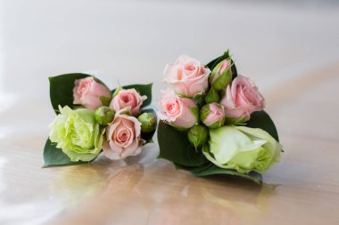 Masada iki boutonnieres