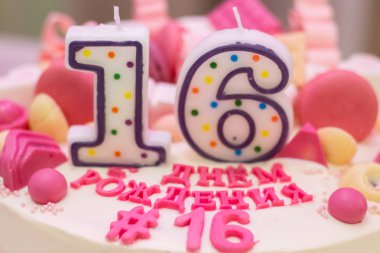 Mumlu doğum günü pastası