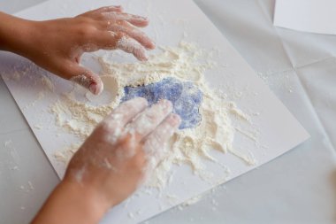 Çocuklar el yapımı meşgul