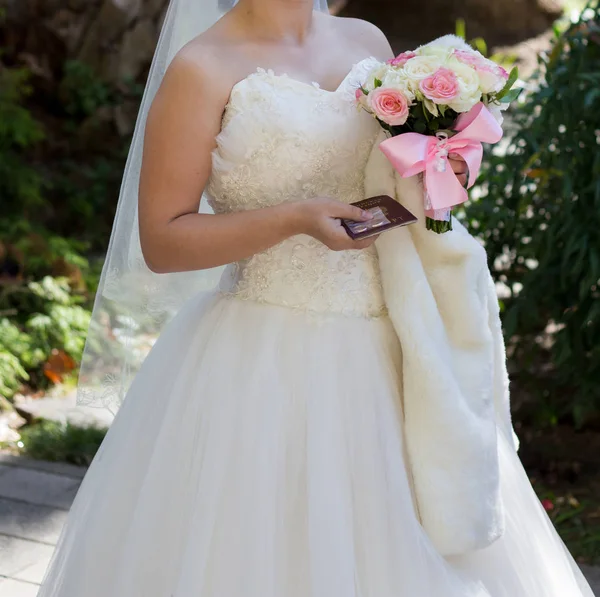 Bride Wedding Bouquet — Stock Photo, Image