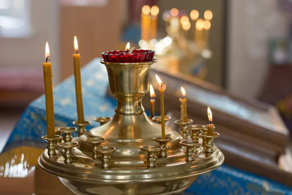 Candeliere Nella Chiesa Ortodossa — Foto Stock