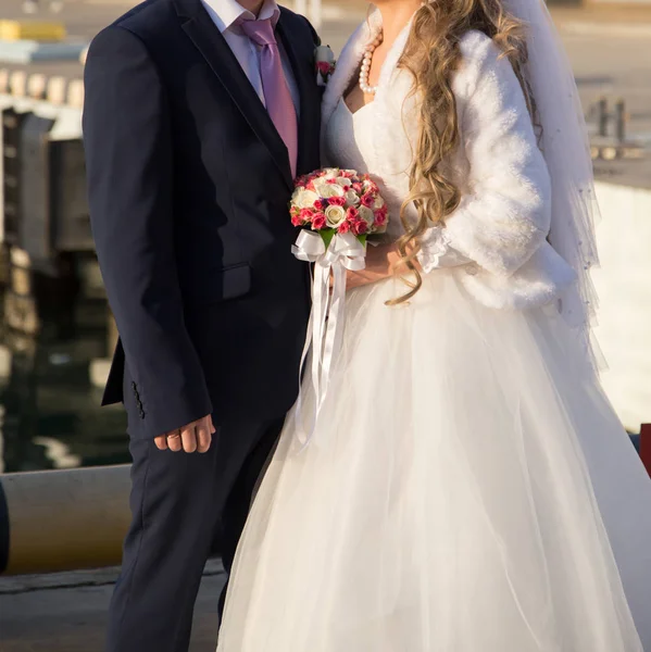 Bride Groom Walking Park — Stock Photo, Image