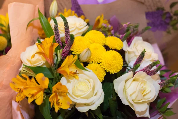 Ramo Amarillo Claro Brillante Diferentes Flores — Foto de Stock