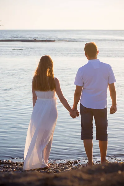 Junges Glückliches Paar Strand — Stockfoto