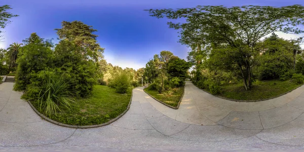 Botanik Bahçesi ve doğa (dendrarium güzel görünümü)