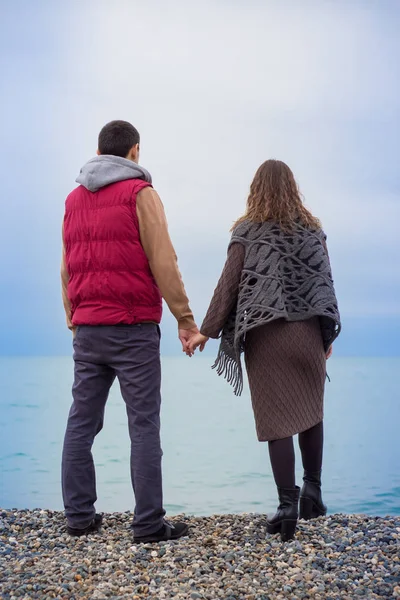Mann Und Frau Sind Der Nähe Des Meeres — Stockfoto