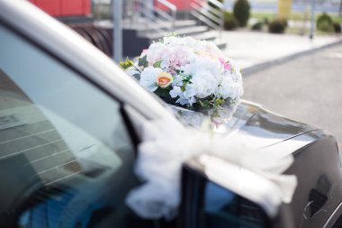 Madalyalı Siyah Düğün Arabası