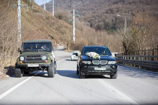 Uma Comitiva Carros Num Casamento Sochi Distrito Adler Krasnaya Polyana — Fotografia de Stock