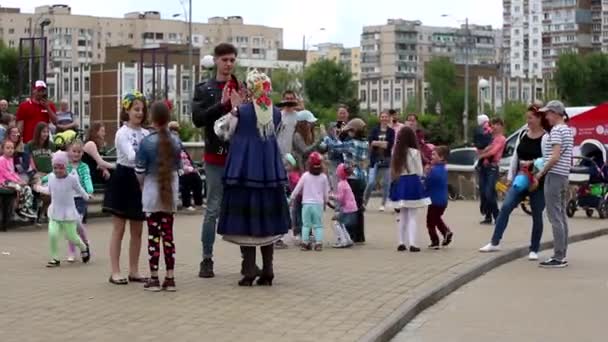 Representación Para Niños Familias Numerosas Parque Ucrania Kiev Troeschina Parque — Vídeos de Stock