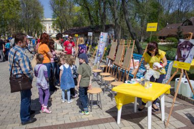 Kiev 'deki çocuklar için yaratıcı yüksek lisans dersleri. Park adını Taras Shevchenko 'dan almıştır.
