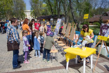 Kiev 'deki çocuklar için yaratıcı yüksek lisans dersleri. Park adını Taras Shevchenko 'dan almıştır.