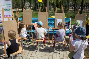Kiev 'deki çocuklar için yaratıcı yüksek lisans dersleri. Park adını Taras Shevchenko 'dan almıştır.