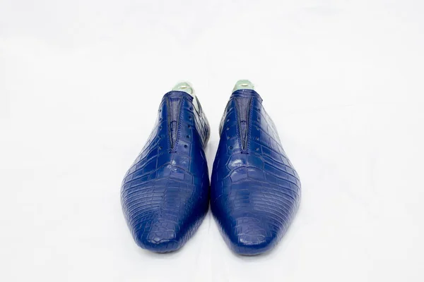 Стильная Мужская Синяя Обувь Процессе Производства Белом Фоне — стоковое фото