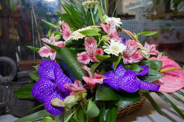 Bouquets Flores Uma Celebração Restaurante — Fotografia de Stock