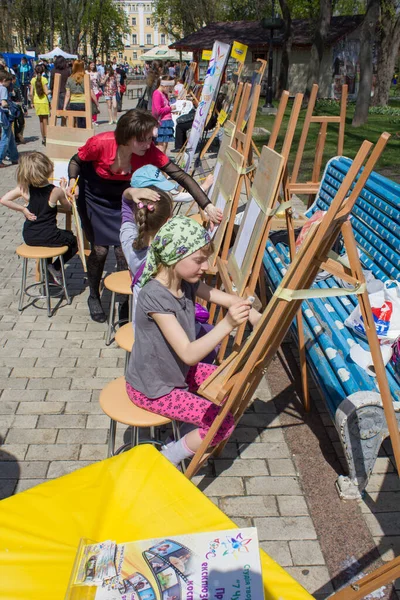 Kiev 'deki çocuklar için yaratıcı yüksek lisans dersleri. Park adını Taras Shevchenko 'dan almıştır.