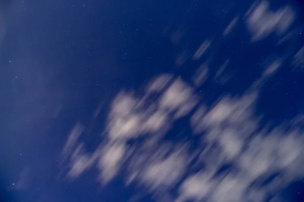 Gece Gökyüzünde Yıldızlar Yavaş Örtücü — Stok fotoğraf