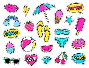 Sevimli yaz kümesi moda yamalar, çilek, terlik, Mayo, plaj şemsiyesi, top, dondurma, çörek, dudaklar, karpuz, kiraz, cupcake, konuşma balonları vs. Çizgi film çıkartmaları. Vektör çizim