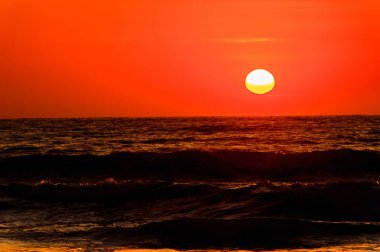 Swakopmund, Namibya'da Atlantik Okyanusu üzerinde gün batımı