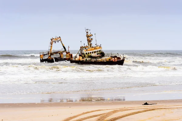 Κατεστραμμένο Εγκαταλελειμμένο Πλοίο Στην Ακτογραμμή Της Ναμίμπια — Φωτογραφία Αρχείου