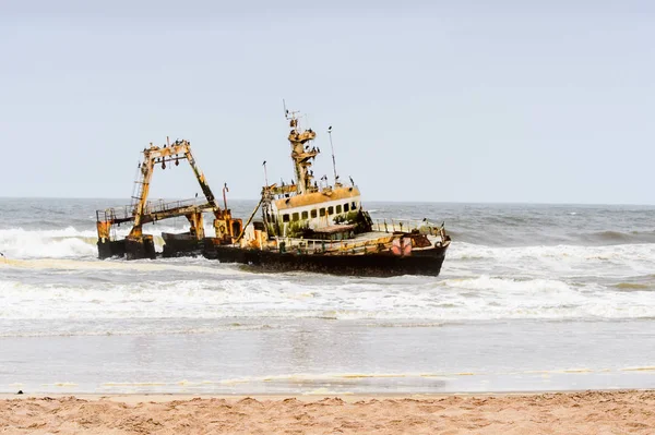 Κατεστραμμένο Εγκαταλελειμμένο Πλοίο Στην Ακτογραμμή Της Ναμίμπια — Φωτογραφία Αρχείου