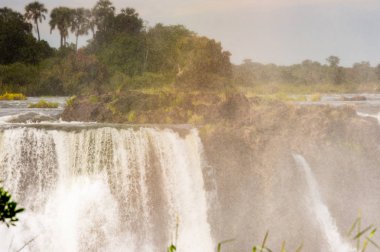 Victoria Şelalesi, Zambezi Nehri, Zimbabve ve Zambiya üzerinde gökkuşağı