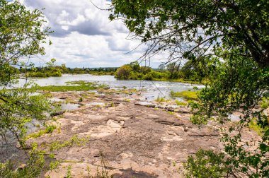 Victoria Şelalesi yakınlarındaki Zambezi nehri, Zambiya ve Zimbabve yatılı. Unesco Dünya Mirası