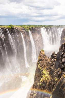 Victoria Falls, Zambiya ve Zimbabve'de yatılı. Unesco Dünya Mirası