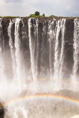 Victoria Şelalesi üzerinde gökkuşağı, Zambiya ve Zimbabve yatılı. Unesco Dünya Mirası
