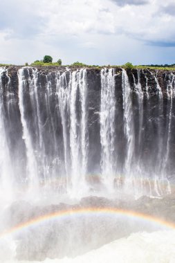 Victoria Falls, Zambiya ve Zimbabve'de yatılı. Unesco Dünya Mirası