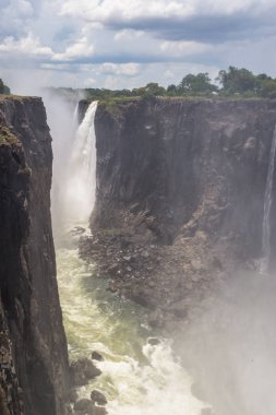 Victoria Falls güzel manzara, Zambiya ve Zimbabve yatılı. Unesco Dünya Mirası