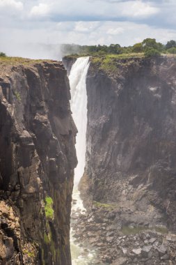 Victoria Falls, Zambiya ve Zimbabve'de yatılı. Unesco Dünya Mirası